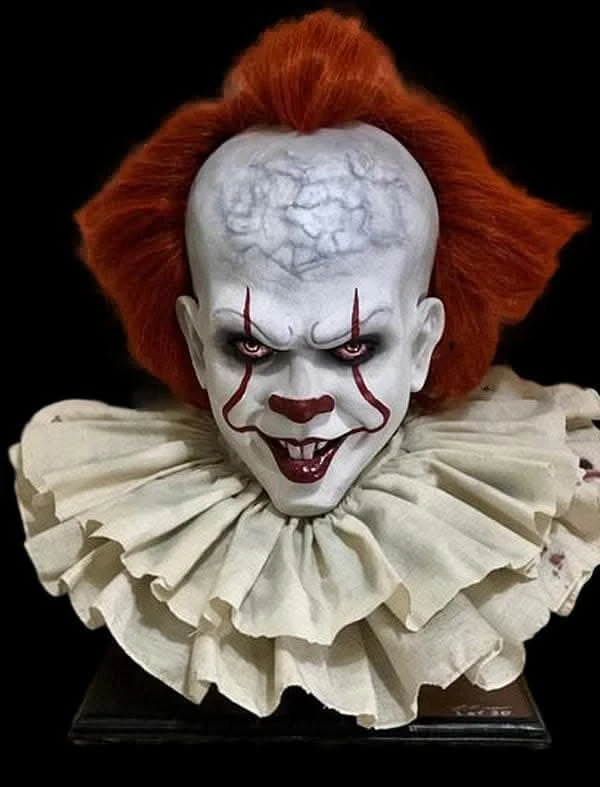 "Pennywise IT" Collector's Bust Halloween Decoration - Limited Run Of 30 Units 3 "Pennywise IT" Collector's Bust Halloween Decoration - Limited Run Of 30 Units