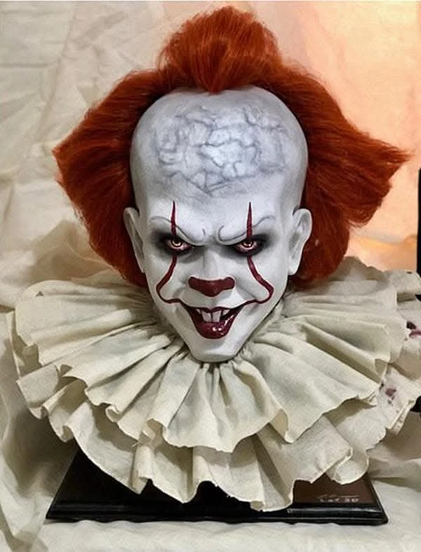 "Pennywise IT" Collector's Bust Halloween Decoration - Limited Run Of 30 Units 4 "Pennywise IT" Collector's Bust Halloween Decoration - Limited Run Of 30 Units - Image 2