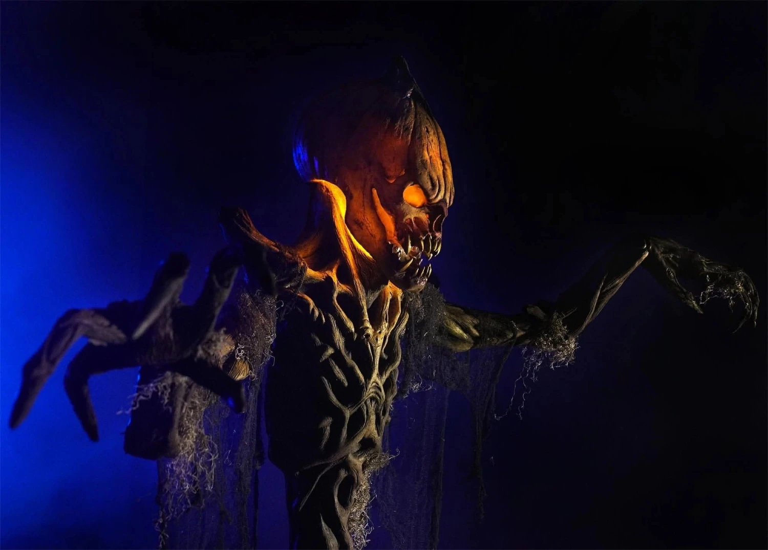 Pumpkin Stalker Halloween Prop 5 Pumpkin Stalker Halloween Prop - Image 3